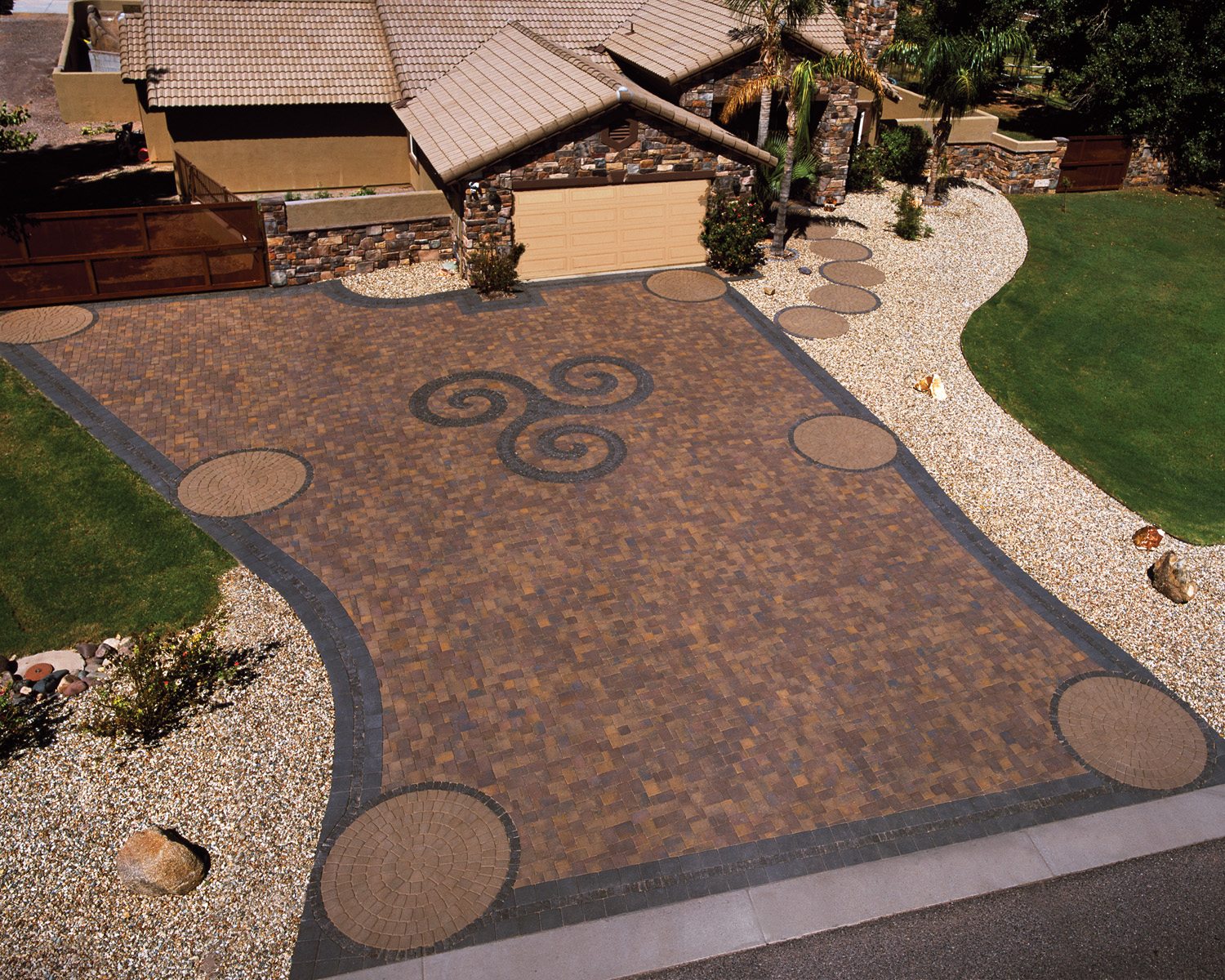 Driveway with Triple-Spiral Inlay