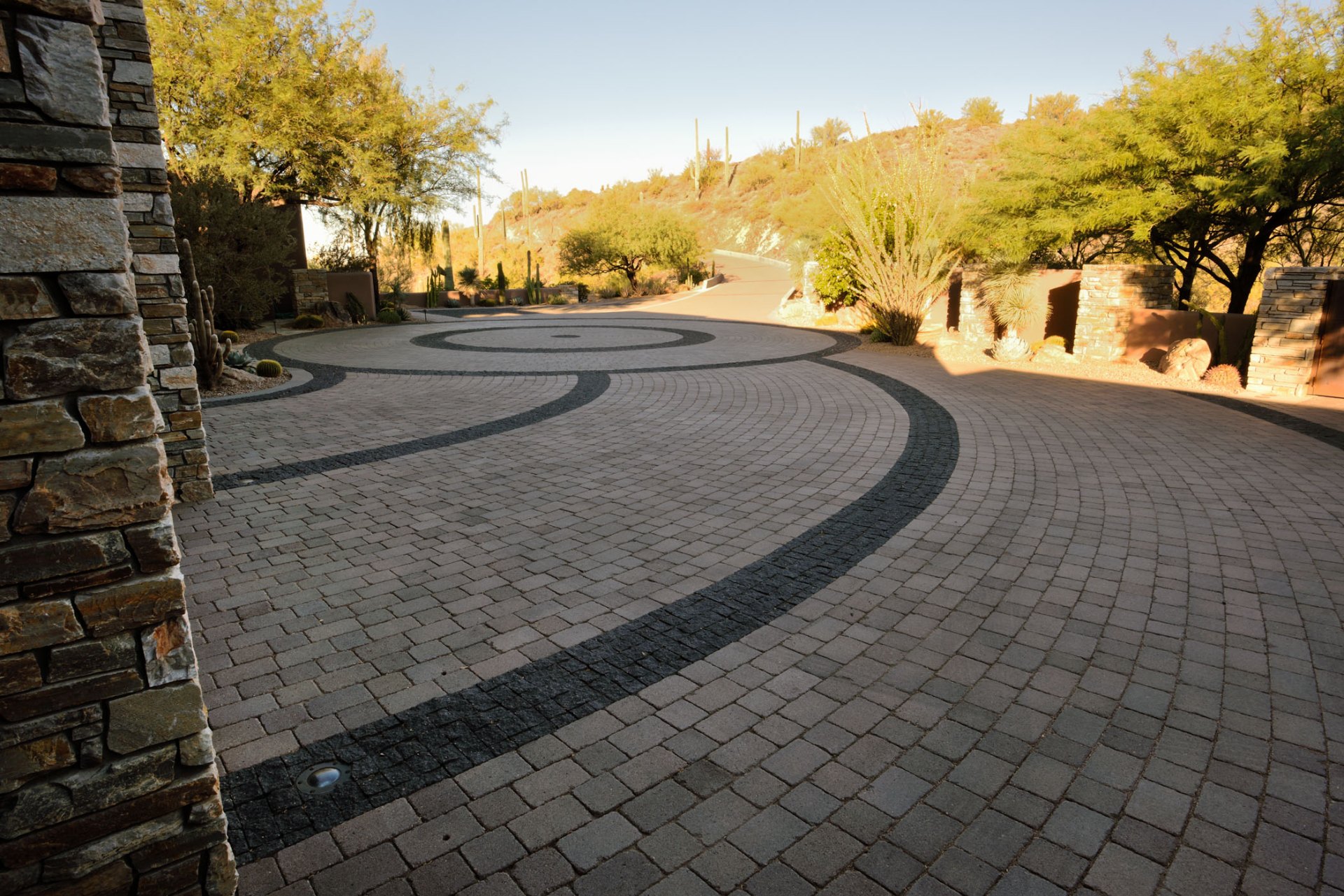 Paradise Valley radiused paver driveway, view 4
