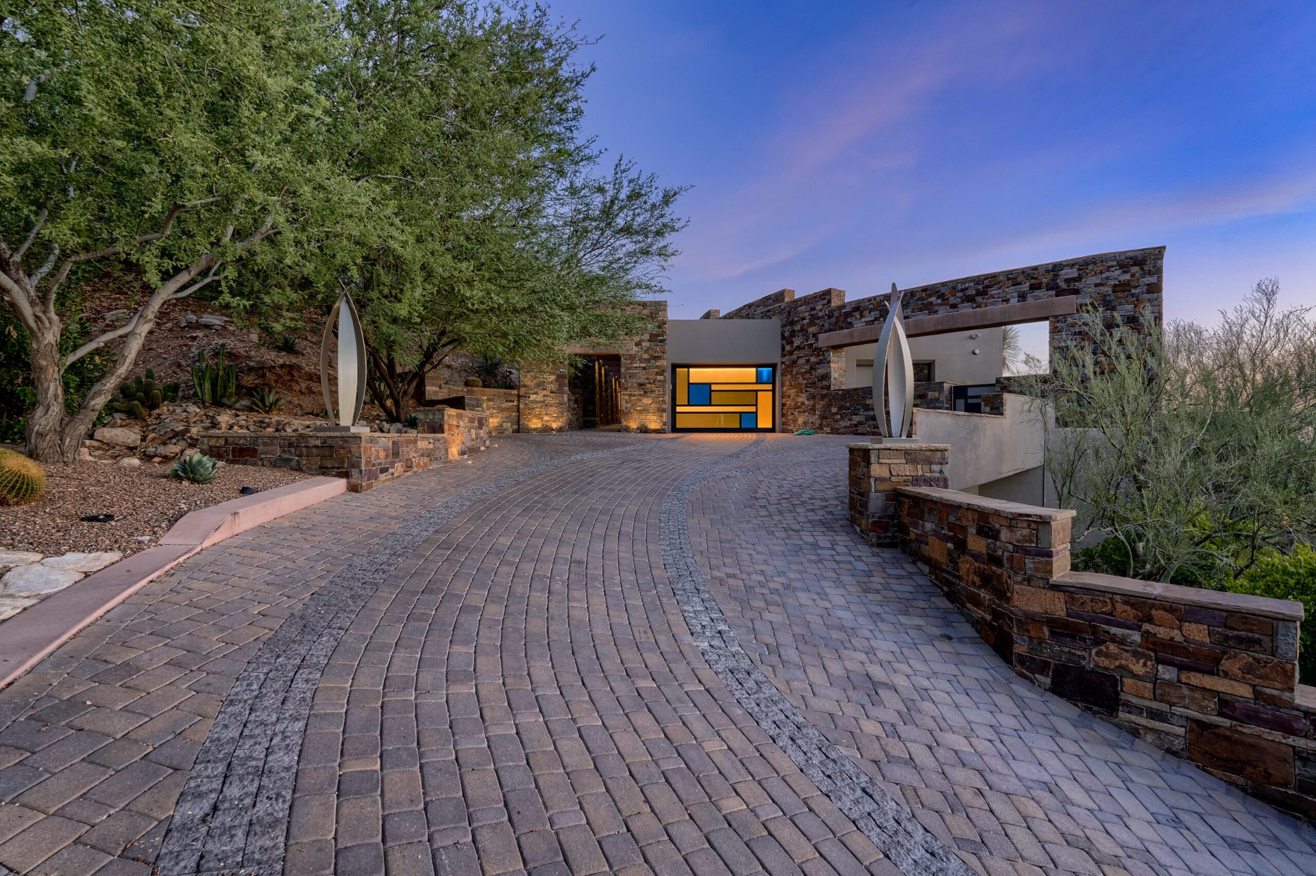 Paradise Valley radiused paver driveway, view 2