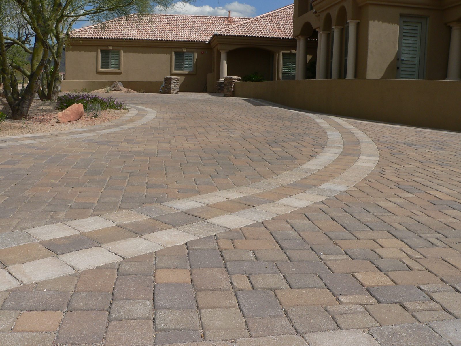 Curved Cobble Driveway with Soldier Band