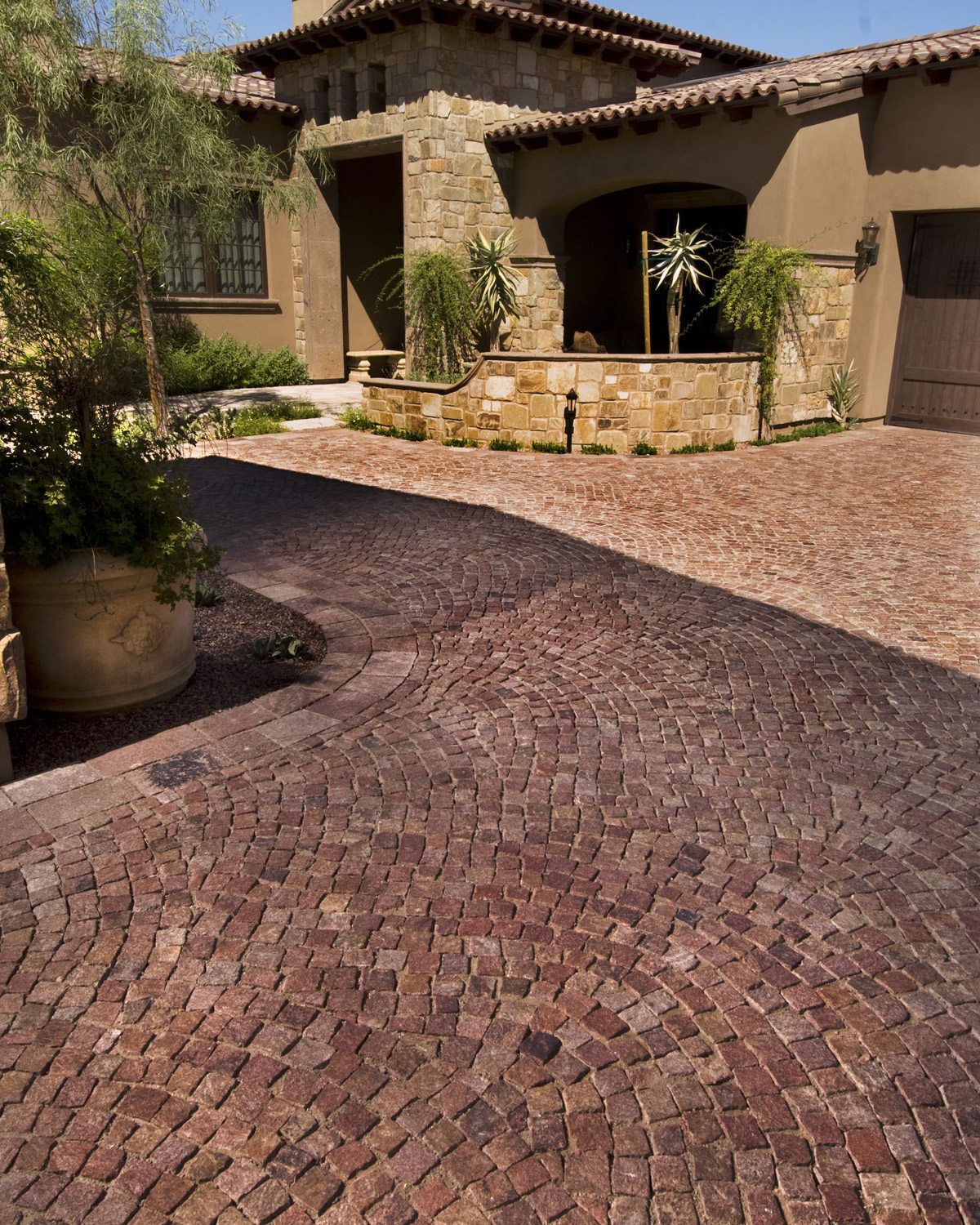 Natural Stone Cobble Motor Court