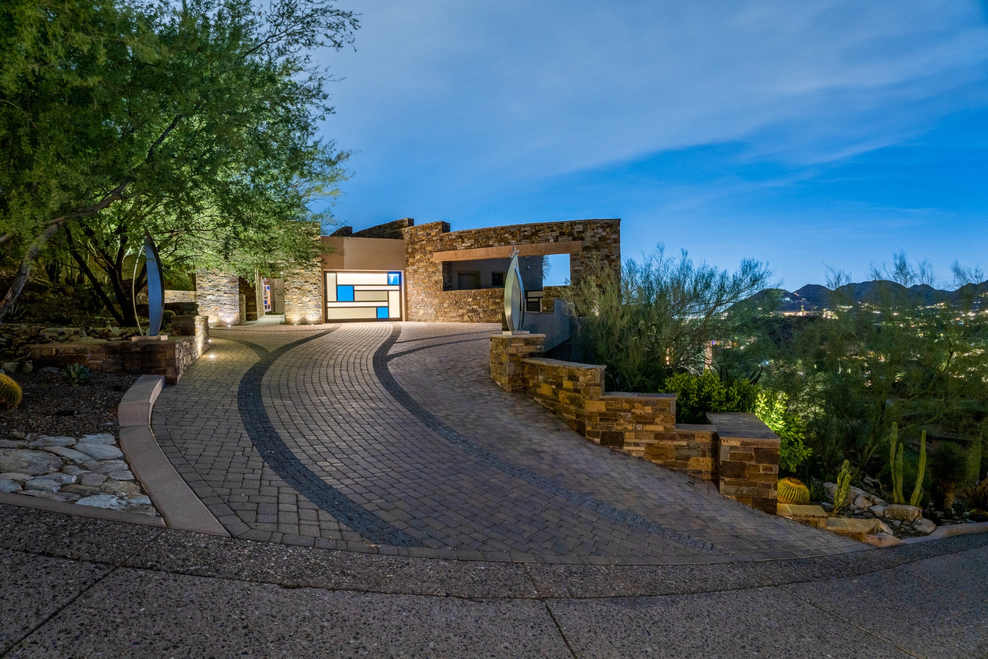 Radiused Paver Driveway in Paradise Valley